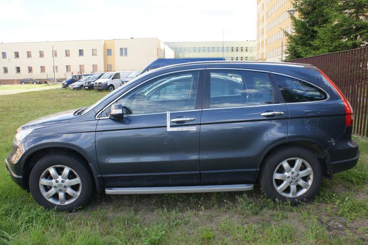 Dwa auta, podrobione dokumenty i kluczyki