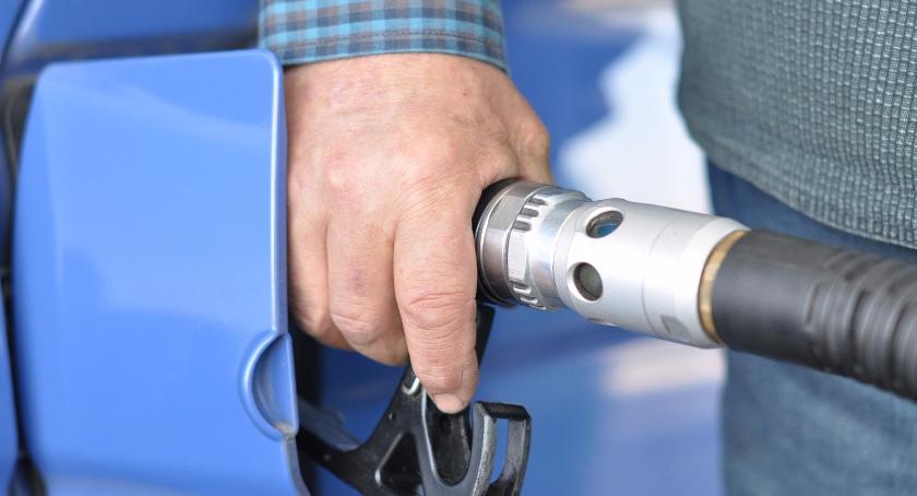 Podwyżki cen paliw wreszcie wyhamowały. Teraz ma być taniej