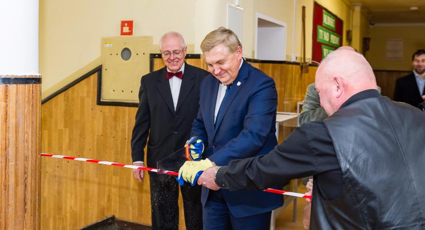 Laboratorium otwarte pół roku temu. Dziś zamknięte na 4 spusty?