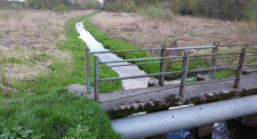 Staw mógłby być zbiornikiem retencyjnym, ale będzie wylewał?