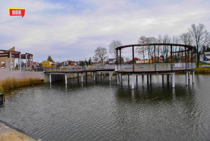 Chętni na pomost nad stawem poszukiwani