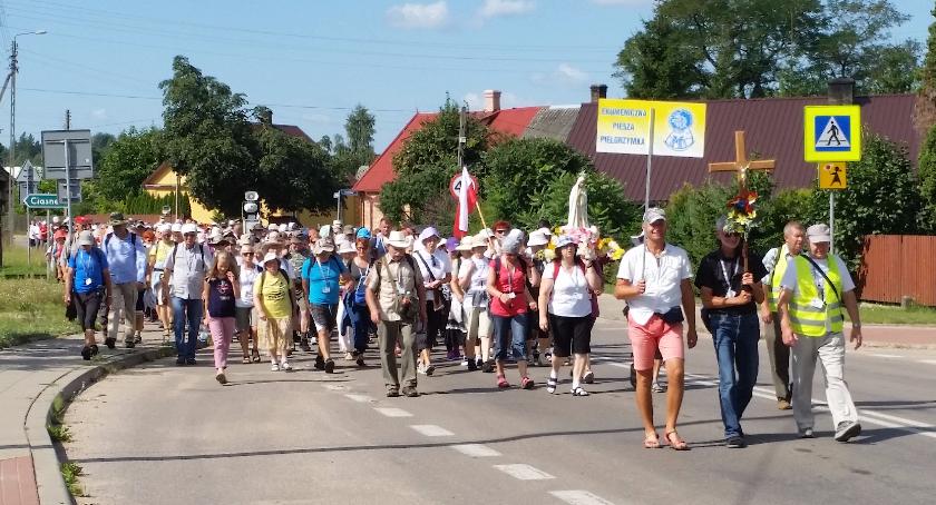 Matka Boża ich prowadzi, gdy idą z nią na spotkanie
