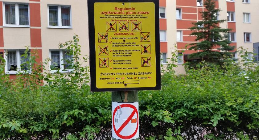 Na placu zabaw dziecko nie pogra w piłkę? A właśnie, że pogra!