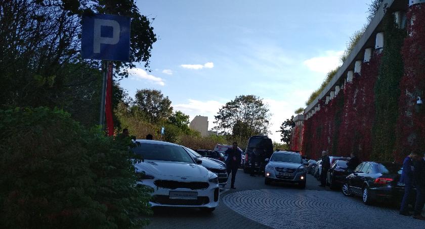 Opera zbuduje parkingi. Prezydent i marszałek wymienili sie działkami