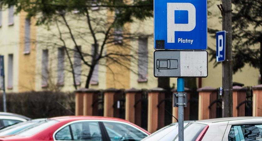 W Augustowie płatna strefa parkowania zniknęła do wakacji
