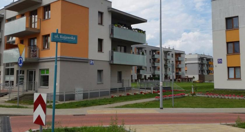 Miasto przebudowało rondo i… Są 72 garaże, w których nie można zaparkować