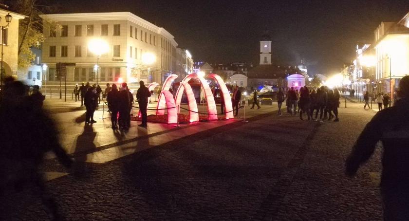 Ludzie mieli wyjść z domu i wyszli. Lumo Bjalistoko pokolorował Białystok
