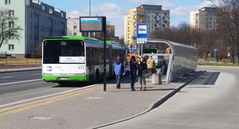 Taka gmina: Transport za przeproszeniem publiczny