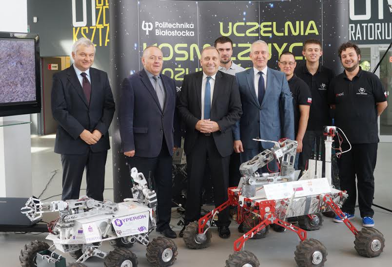 Minister Schetyna i łaziki marsjańskie