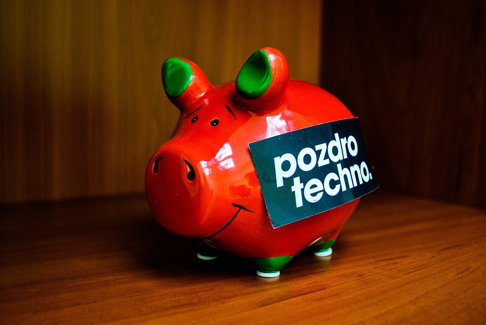 Pozdro techno hitem!