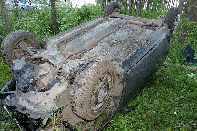 Dachowanie toyoty - kierujący z 3 promilami