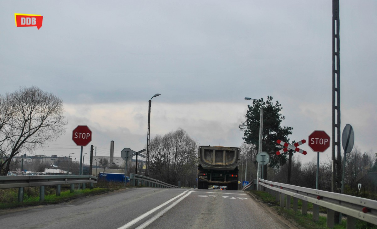 Do cmentarza w Karakulach musi dojeżdżać autobus
