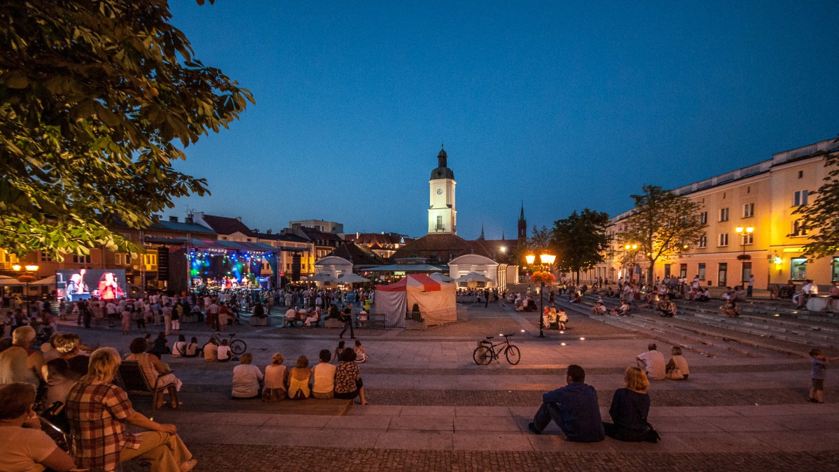 Grajek w centrum Białegostoku