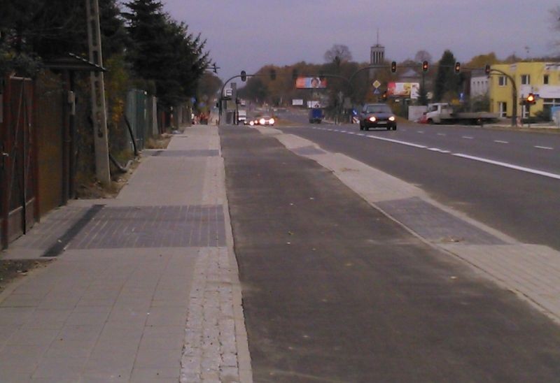 Falista droga rowerowa, bo trzeba zdążyć…