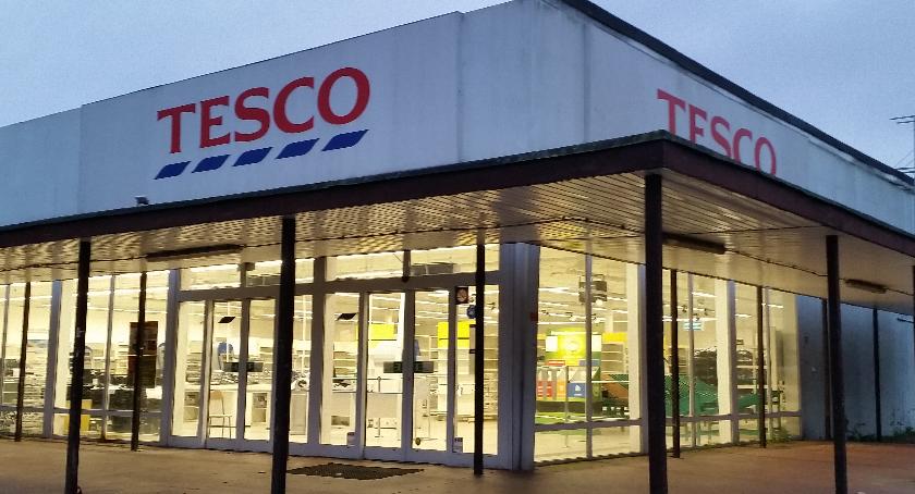 Budynek po Tesco nadal stoi pusty. Kto zostanie nowym gospodarzem?