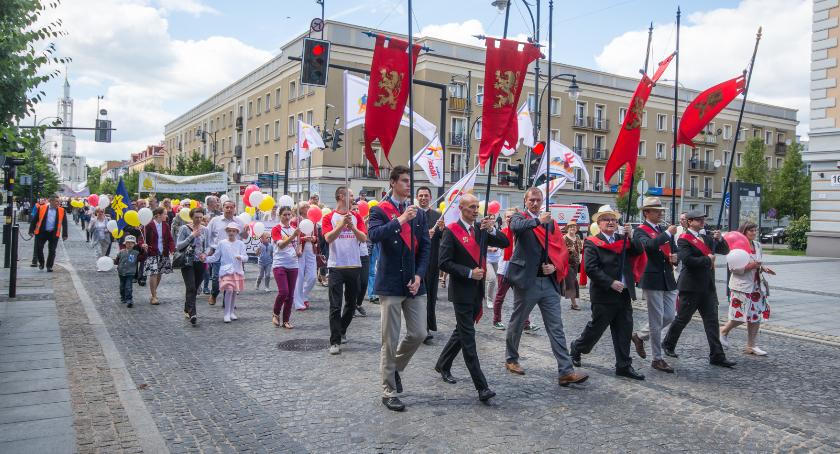 Rada Miasta potępia akty rasizmu i ksenofobii. A cenzura i ksenofobia rządzi internetem