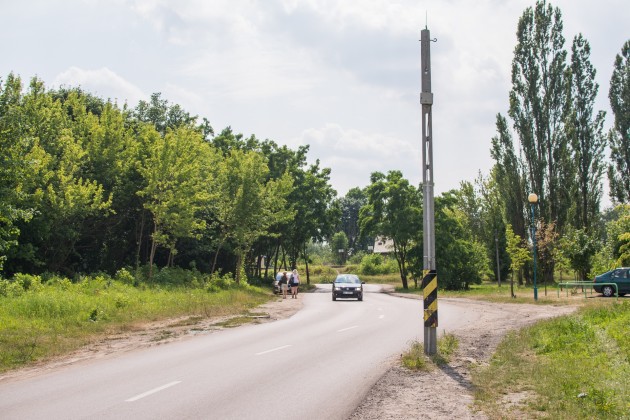 Słup na wjeździe do Starosielc znów runął
