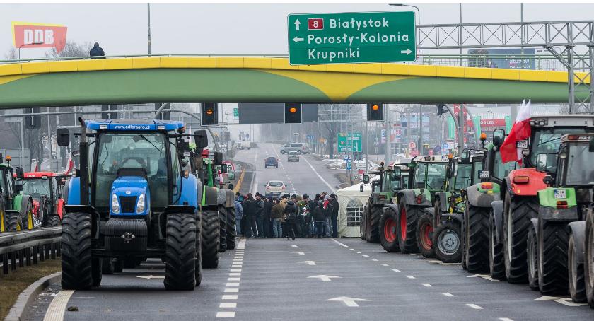 Bo jak jest nowa droga, to nie może być do niej wjazdów