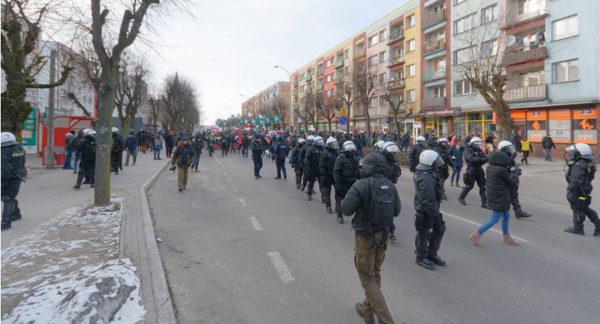 Dwóch Nowoczesnych skrytykowało policję. Riposta była bolesna