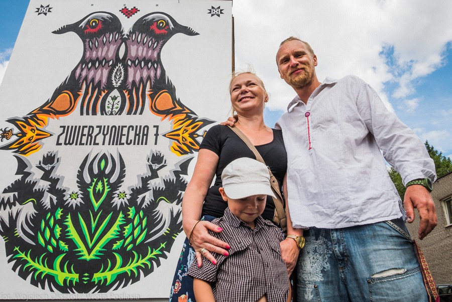 Folk on the Street. Podlaska wycinanka zdobi budynek przy ulicy Zwierzynieckiej 7