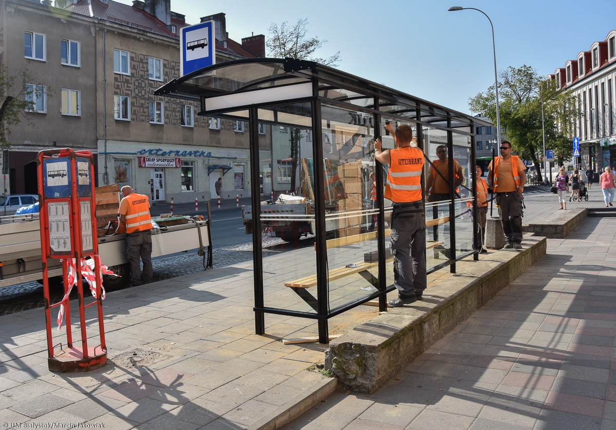 Nowe wiaty na przystankach