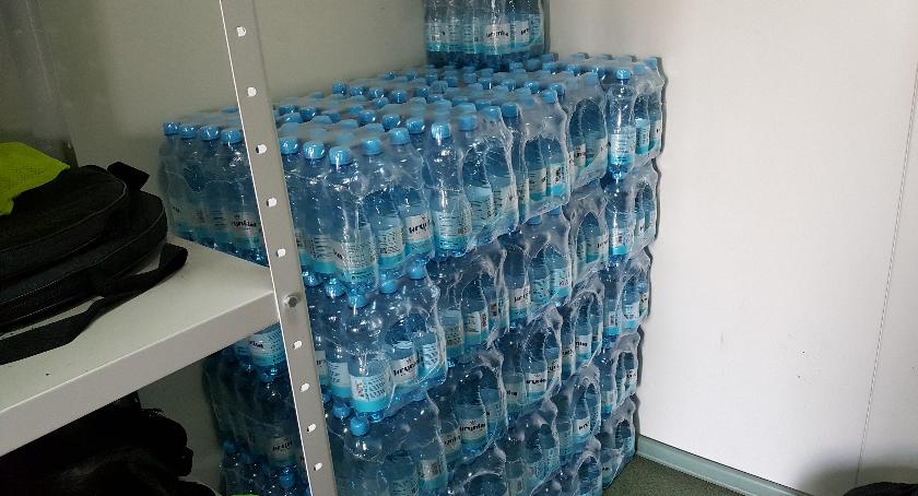 Piłkarze nie padną. Dojechały zapasy wody