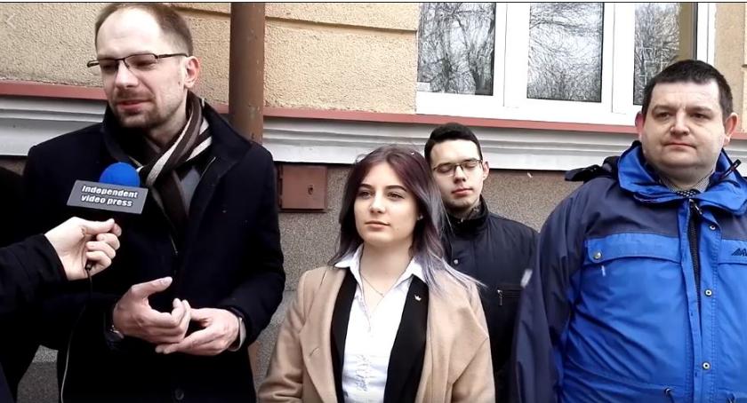 Uczelnie zamiast kształcić rozdają dyplomy?
