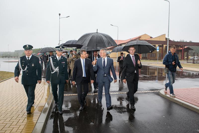 Biedapolityka! Ponowne otwarcie otwartego przejścia granicznego