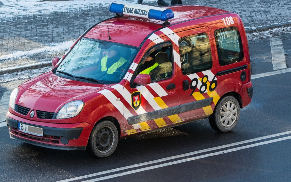 Straż miejska pomoże w uruchomieniu auta - zaraz potem może wlepić mandat!