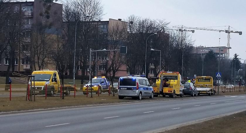 Wielka Sobota: dwie kolizje na Piastowskiej, w jednej uczestniczyła laweta