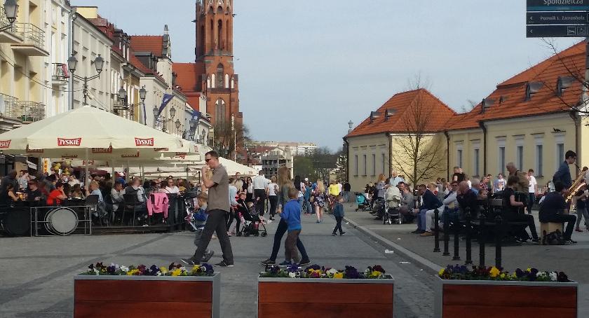 Kolejki do lodów i brak miejsc w ogródkach 