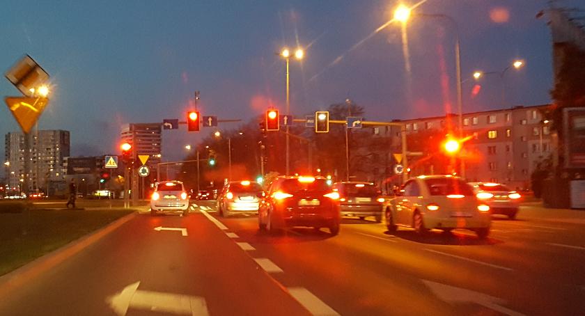 CEPiK 2.0 dalej nie działa. Na razie są tylko 3 e-usługi, a koszty rosną