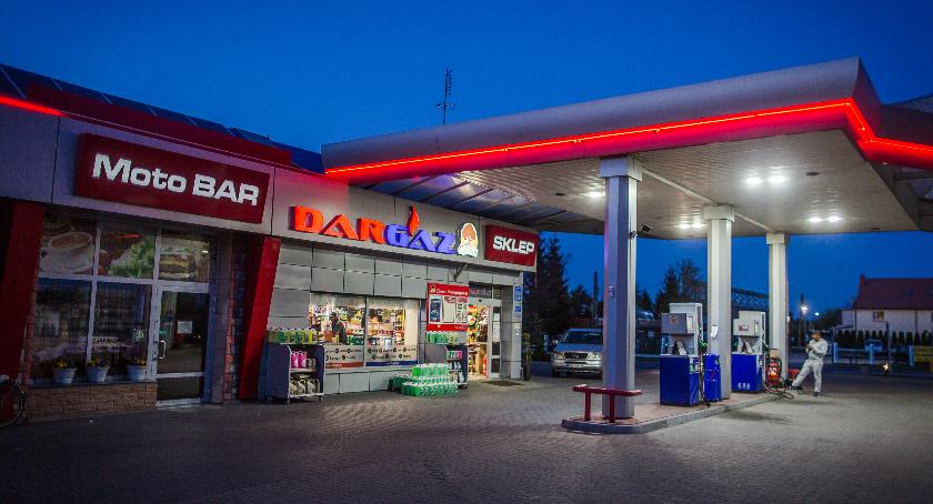 Chorten to nie tylko sklepy, to także stacje paliw