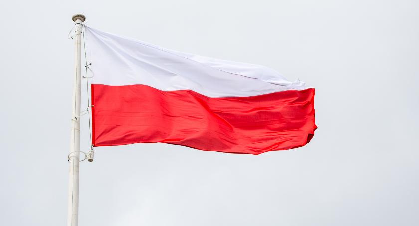 Polska flaga narodowa jest połączeniem srebra z ogniem