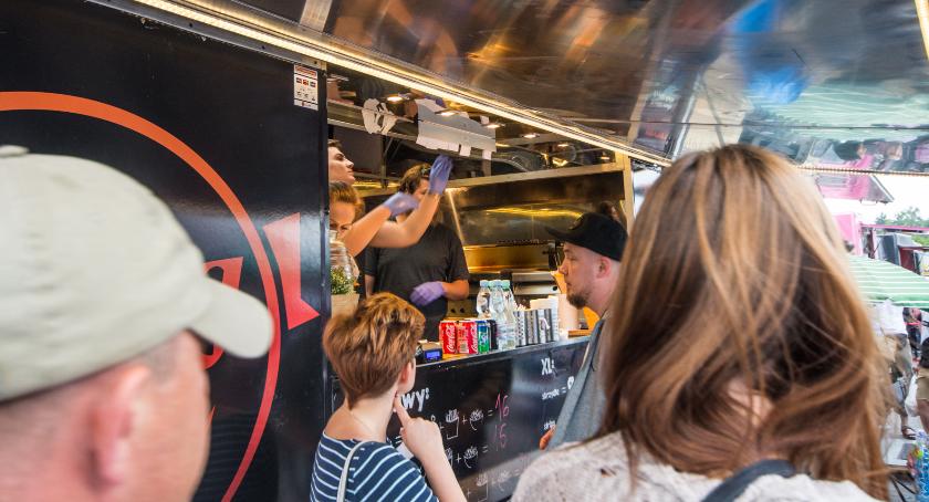 Foodtrack Młynowa zaprasza na jedzenie, tańce i kino. Otwarcie już w sobotę