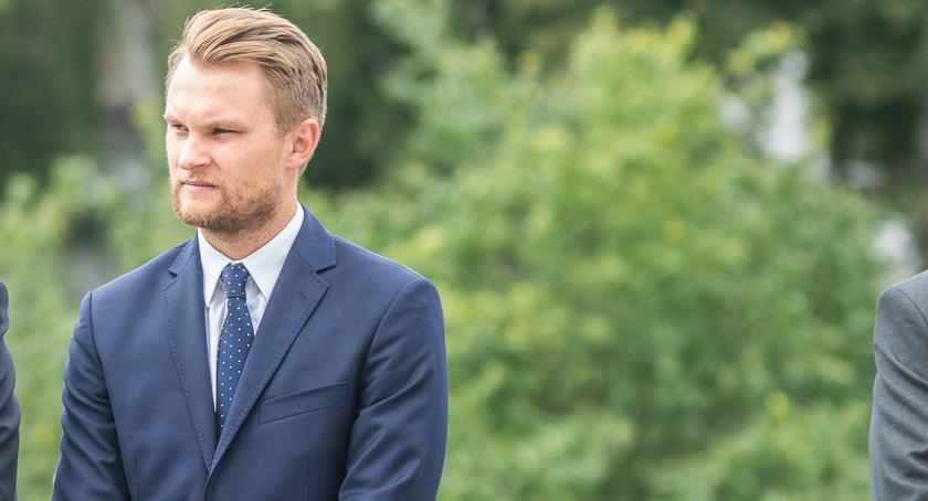 Kasa delfina. Krzysztof Truskolaski na tropach nagród członków PiS. A jak wygląda jego majątek?