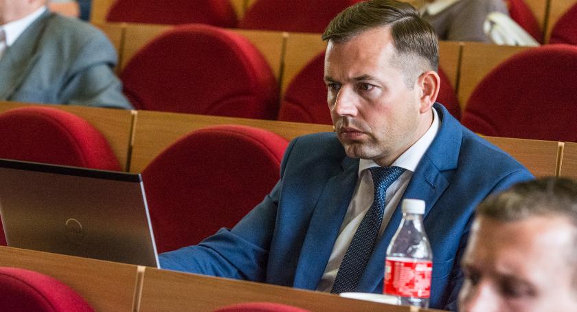 Prezydent milczy wciąż w sprawie nagród przyznanych pracownikom urzędu