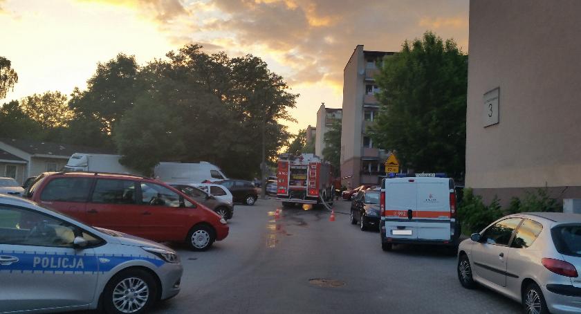 Wieczorny pożar przy Piastowskiej. Poszkodowani trafili do szpitala