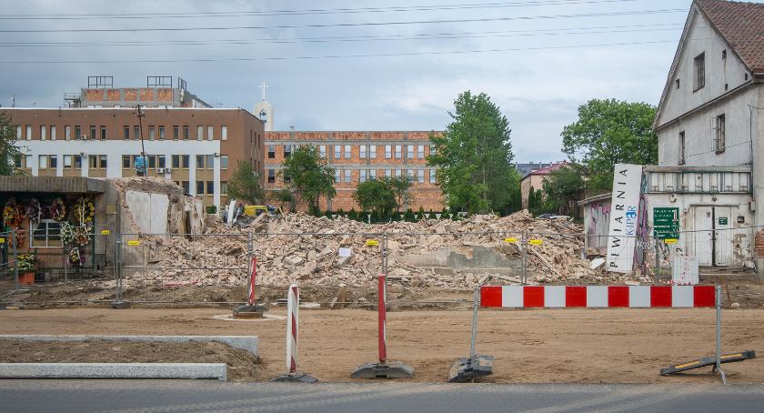 Program ochrony zabytków w praktyce. Dziura na dziurze i dziurą pogania