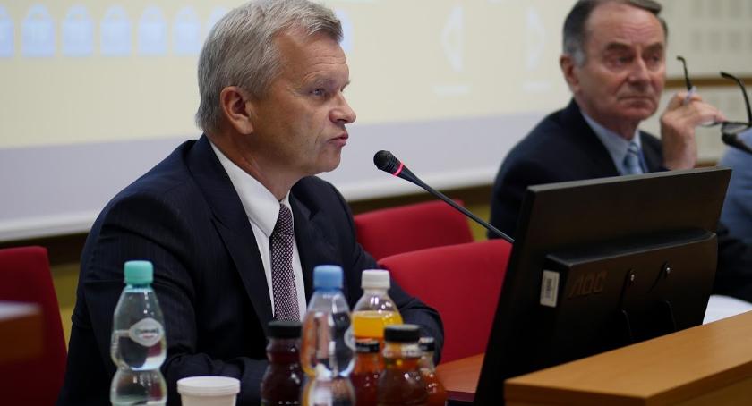 Sejmik: Przewodniczącego nadal brak. Koalicję pokonał pilot