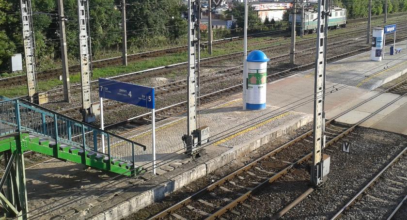 Wózkiem inwalidzkim po torach