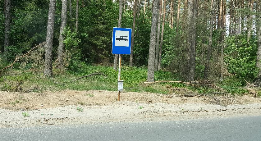 Tysiące ludzi nie ma jak dojechać gdziekolwiek, ale będzie za to pas startowy