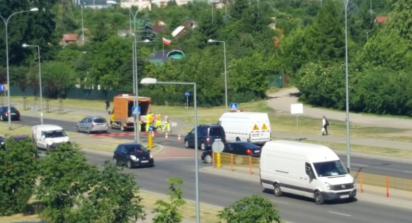 Pasy najlepiej jest malować w godzinach popołudniowego szczytu