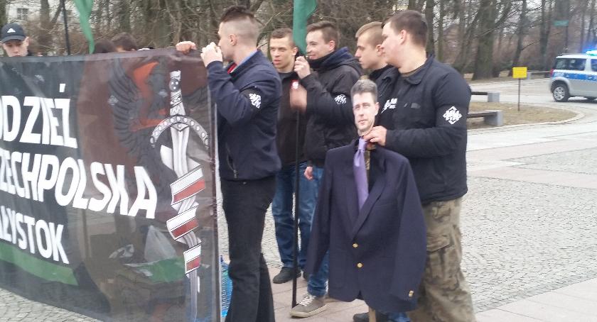 Spalenie kukły Petru nie było przestępstwem. Prokuratura odmówiła postępowania