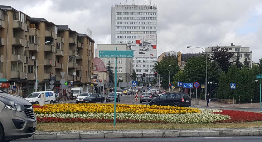 Nagrody, premie i dodatki. Wypłaciliśmy urzędnikom miliony rękami prezydenta