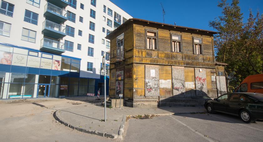 Czy drewniany dom z Mazowieckiej trafi do Muzeum Kultury Ludowej zanim się rozleci?