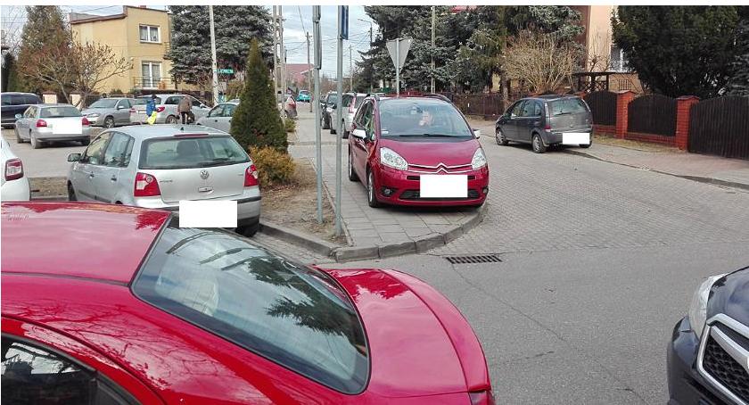 Gdy ulica jest za wąska, chodniki też, albo i za szerokie 