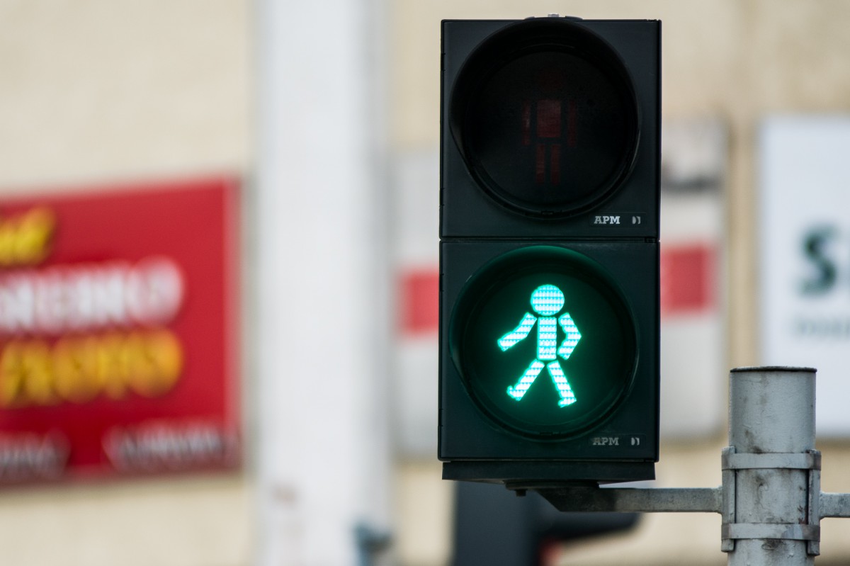 Nie ma mandatów za jazdę na czerwonym świetle, na razie…