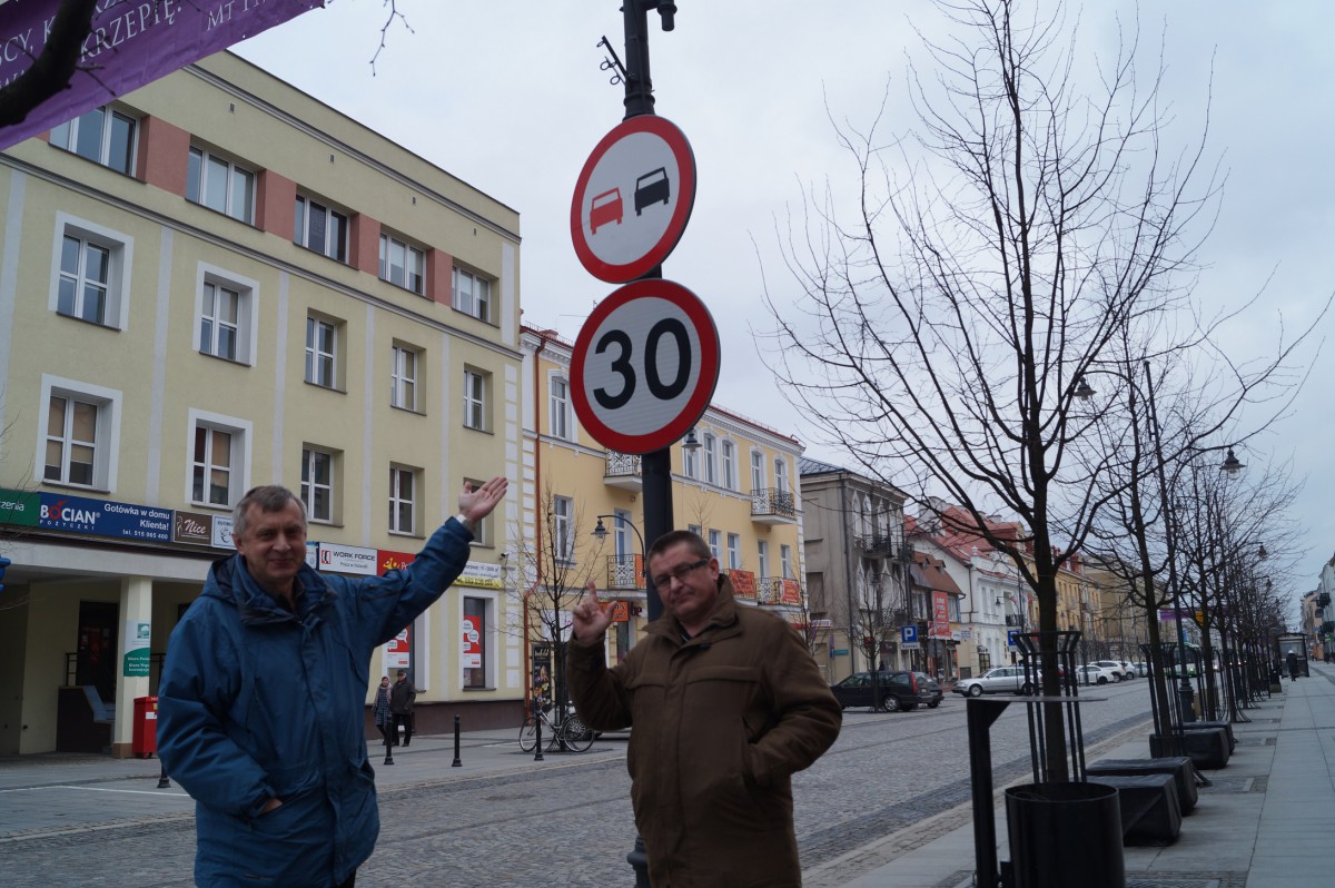 Lipa na Lipowej. Znaki ustawione bezsensownie? - czyli białostockie absurdy drogowe, cz. 2 (zdjęcia,