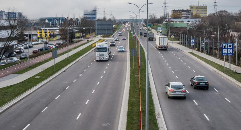 Za chwilę zaczną się poważniejsze problemy ze smogiem, ale TIR-y nie ominą miasta